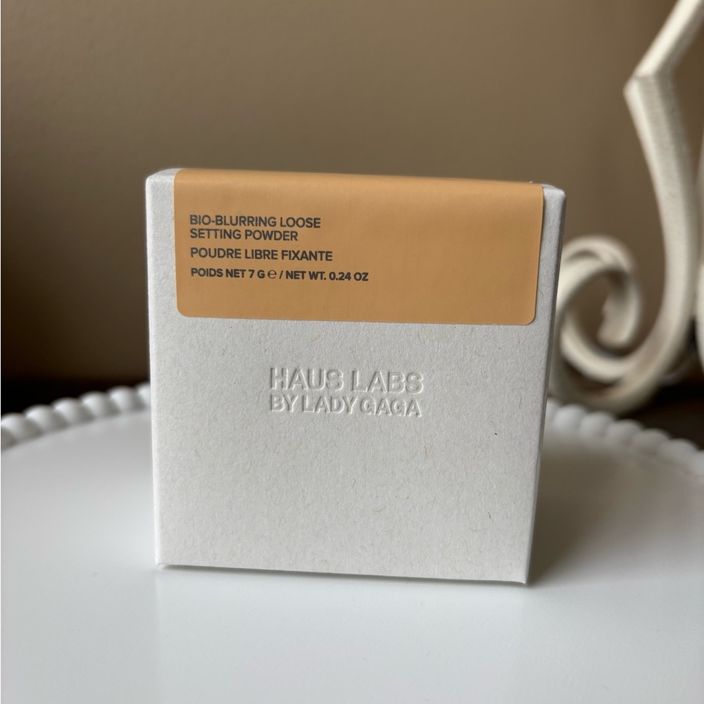 Haus Labs Bio-Blurring Loose Setting Powder in Golden